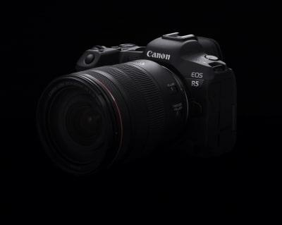 Canon EOS R5 with RF 24-105mm in half profile