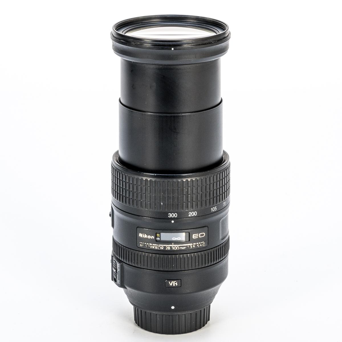 Nikon AF-S 28-300 mm 3.5-5.6 G ED VR gebraucht kaufen.